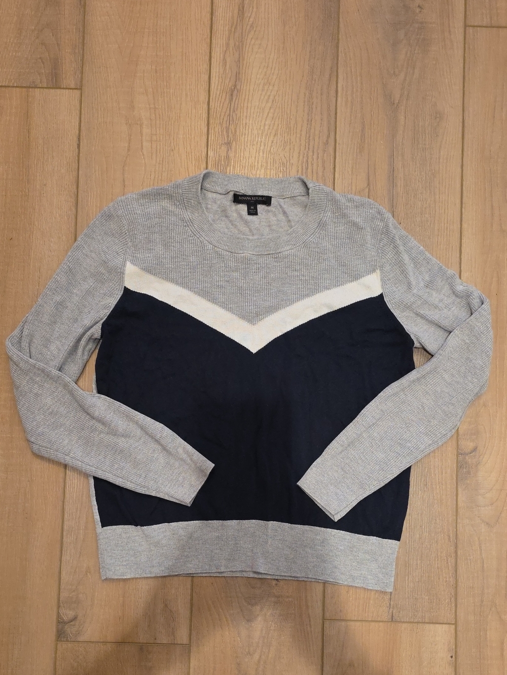 Banana Republic Factory Womens Chevron Crewneck Sweater in Gray, Navy & Cream M